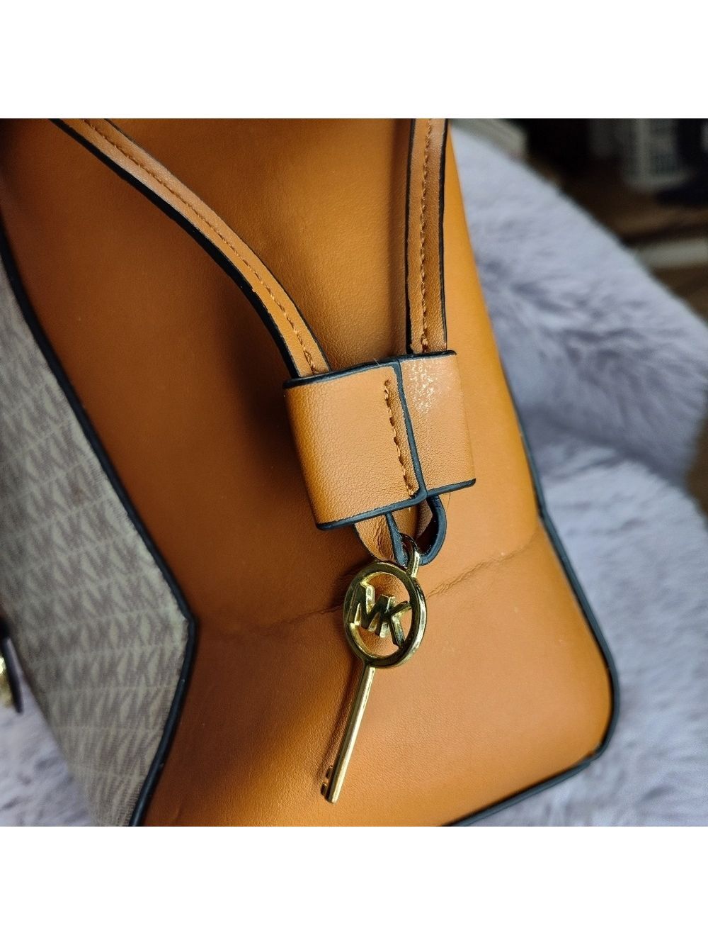Michael Kors Voyager Two Tone Logo Tote Bag - Picture 4 of 15